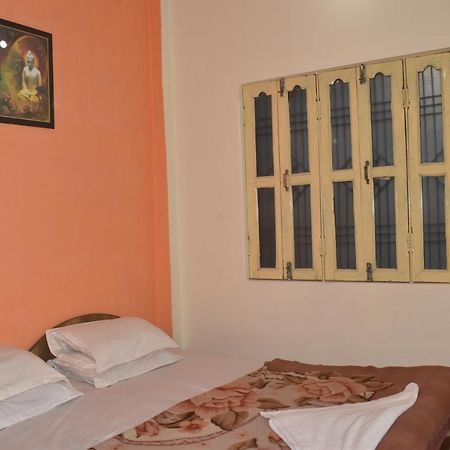 فندق Om Rest House فاراناسي المظهر الخارجي الصورة