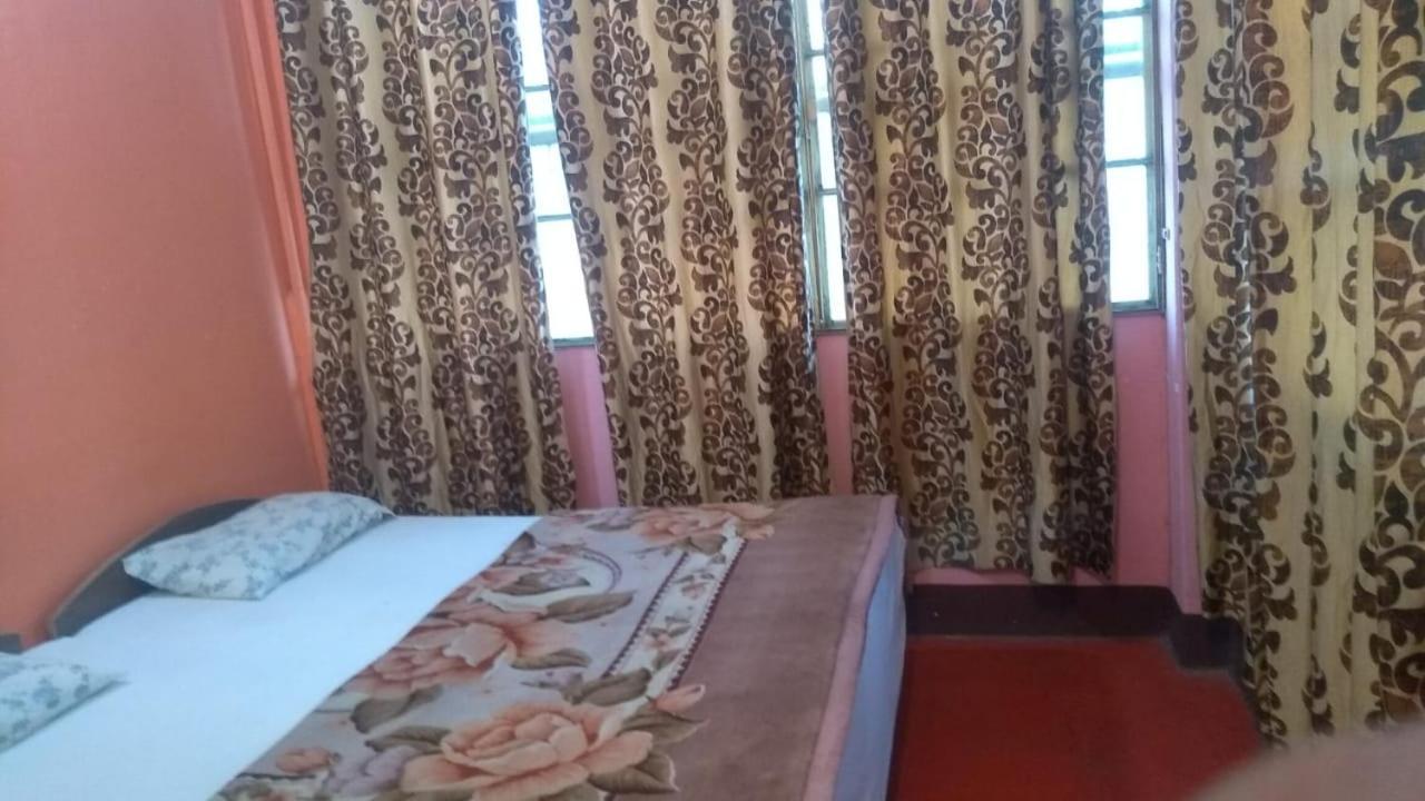 فندق Om Rest House فاراناسي المظهر الخارجي الصورة