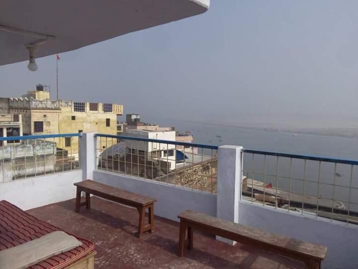 فندق Om Rest House فاراناسي المظهر الخارجي الصورة