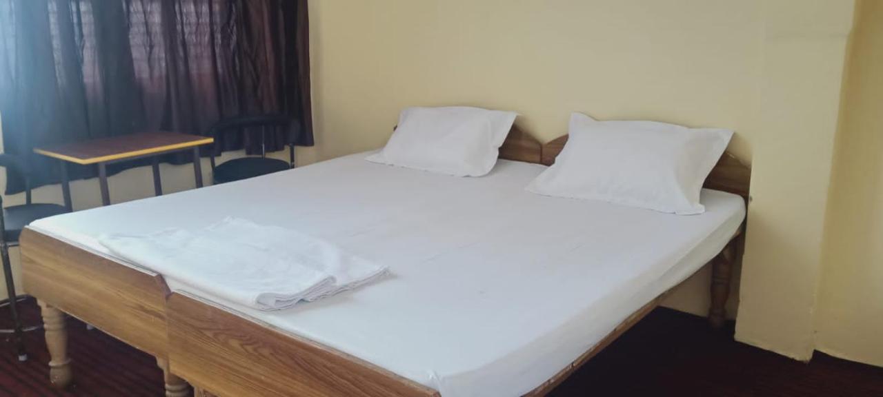 فندق Om Rest House فاراناسي المظهر الخارجي الصورة