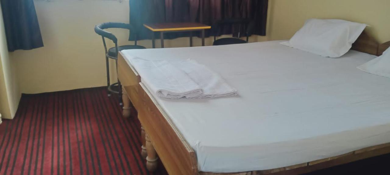 فندق Om Rest House فاراناسي المظهر الخارجي الصورة