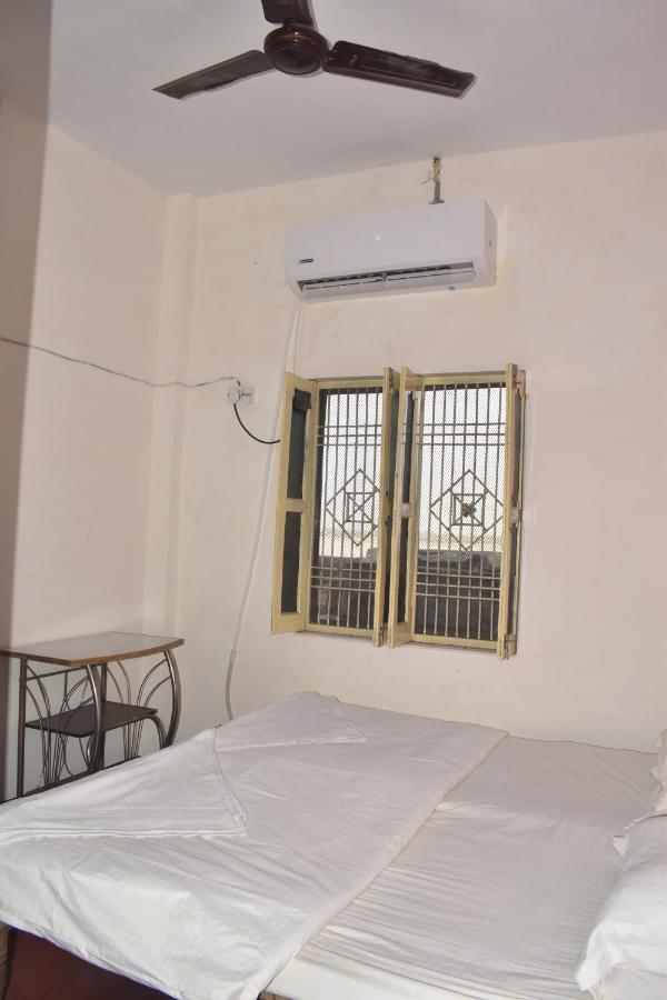 فندق Om Rest House فاراناسي المظهر الخارجي الصورة
