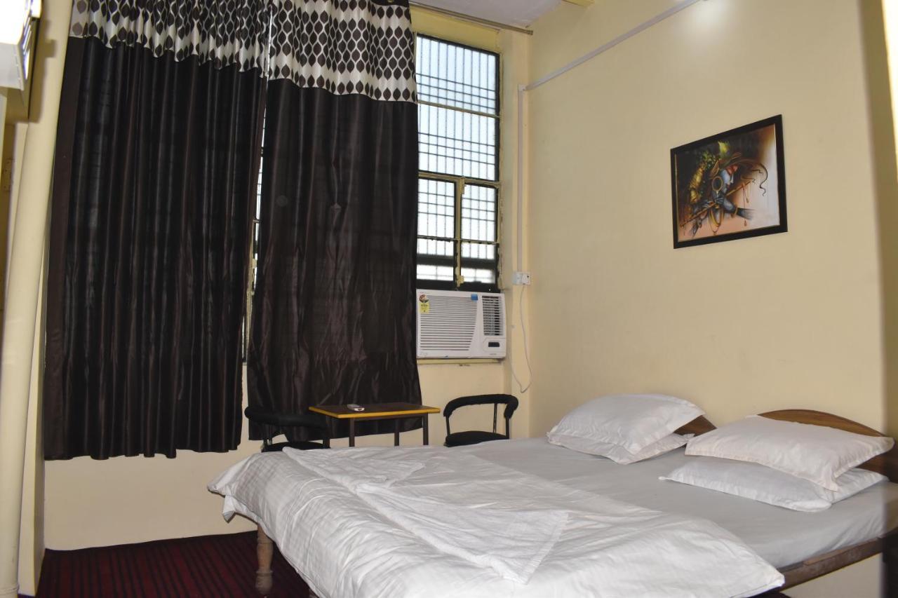 فندق Om Rest House فاراناسي المظهر الخارجي الصورة