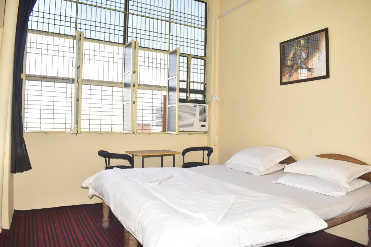 فندق Om Rest House فاراناسي المظهر الخارجي الصورة