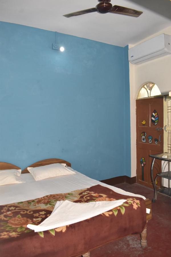 فندق Om Rest House فاراناسي المظهر الخارجي الصورة